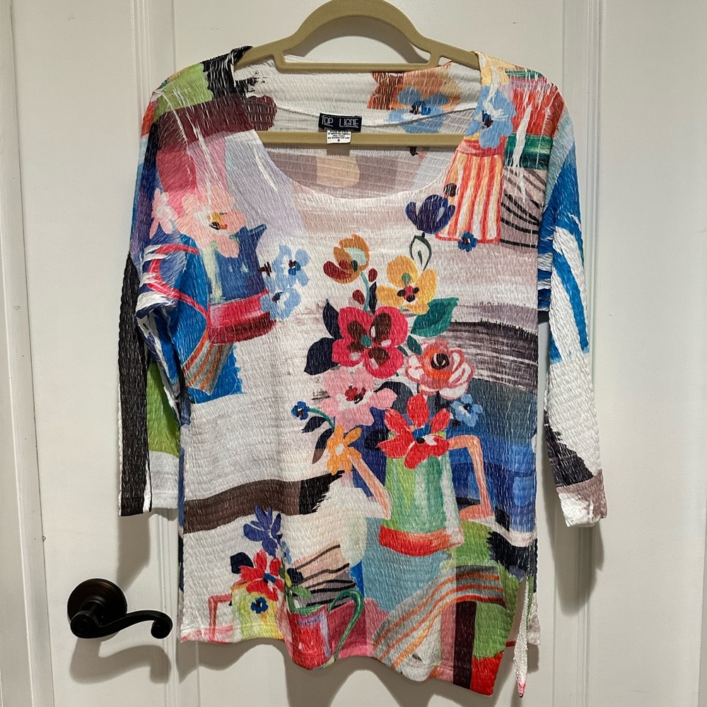 Colorful Floral Women's Blouse!  Excellent condition! Never worn.